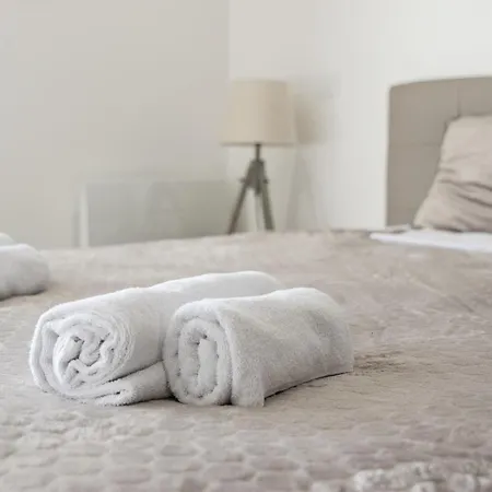 Quijote, Maison Moderne Avec Terrasse à *