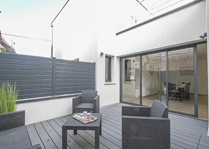 Quijote, Maison Moderne Avec Terrasse A *