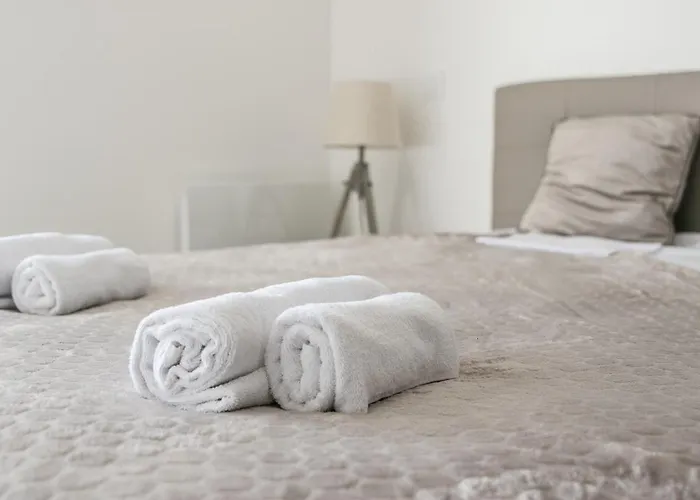 Quijote, Maison Moderne Avec Terrasse A *