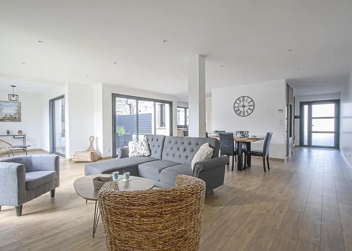 Dom wakacyjny Quijote, Maison Moderne Avec Terrasse A *